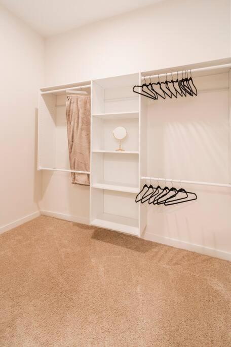 Charming Cozy Apartment With Wi-Fi & Free Parking シャーロット エクステリア 写真