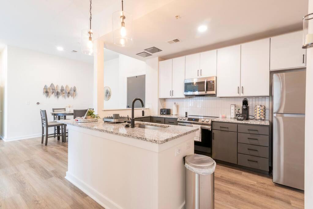 Charming Cozy Apartment With Wi-Fi & Free Parking シャーロット エクステリア 写真