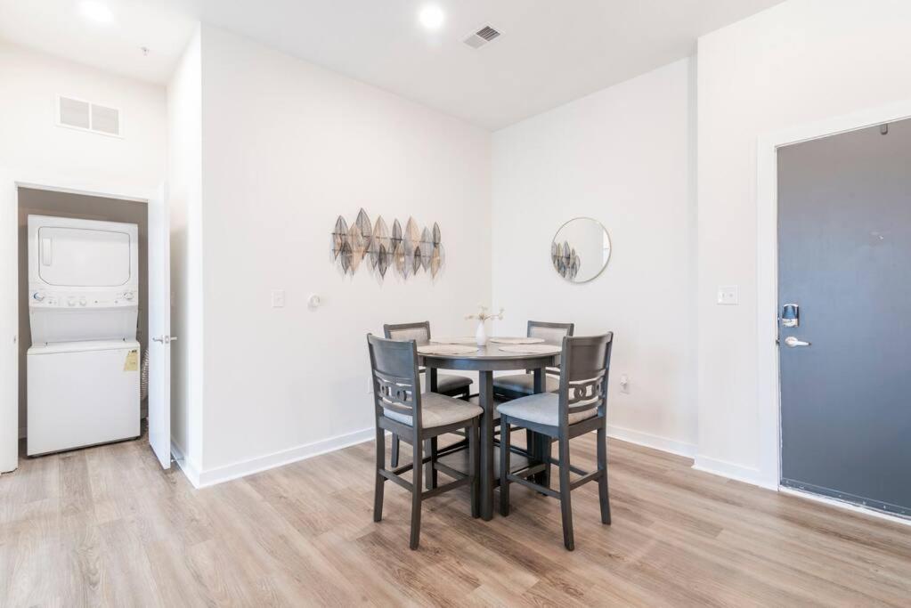 Charming Cozy Apartment With Wi-Fi & Free Parking シャーロット エクステリア 写真
