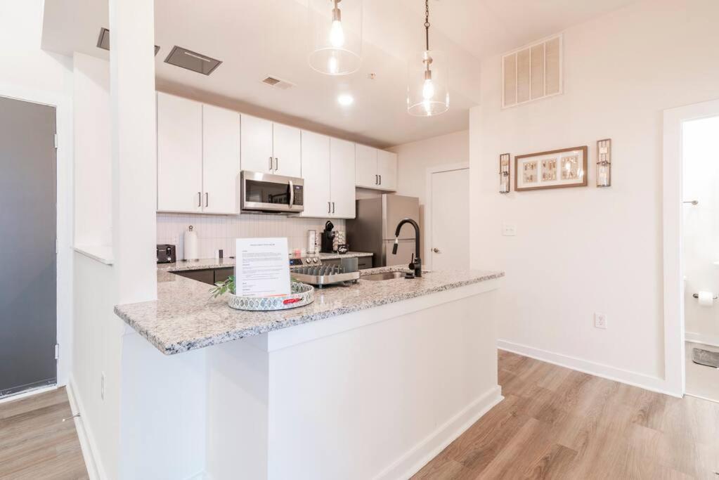 Charming Cozy Apartment With Wi-Fi & Free Parking シャーロット エクステリア 写真